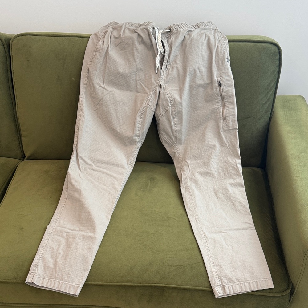 Vuori Men's Light Gray Cargo Pants